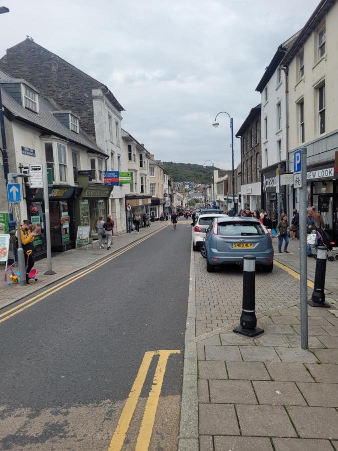 Large 5 Bed Town-Centre Home Close To The Beach, Sleeps 9 Aberystwyth Dış mekan fotoğraf